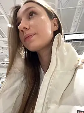 Lia  Love online show from February 2025 10:14:02 AM