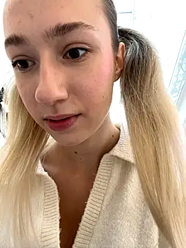 Lia  Love online show from September 2025 11:10:01 AM