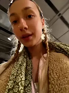 Lia  Love online show from October 2025 12:14:02 PM