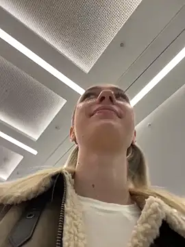 Lia  Love online show from October 2025 12:25:01 PM