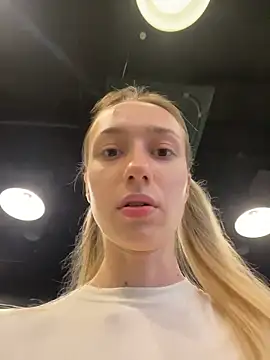 Lia  Love online show from October 2025 12:16:02 PM