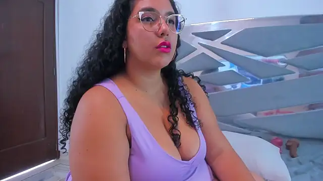 Tiffanymiller00 online show from December 2024 06:57:02 PM