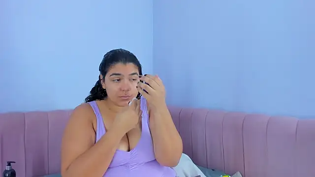 Tiffanymiller00 online show from December 2024 01:59:02 PM