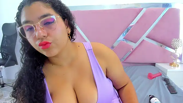 Tiffanymiller00 online show from December 2024 04:25:02 PM