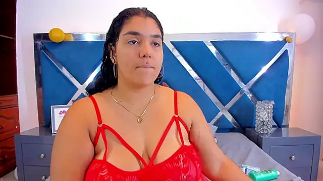 Tiffanymiller00 online show from December 2025 02:02:02 PM