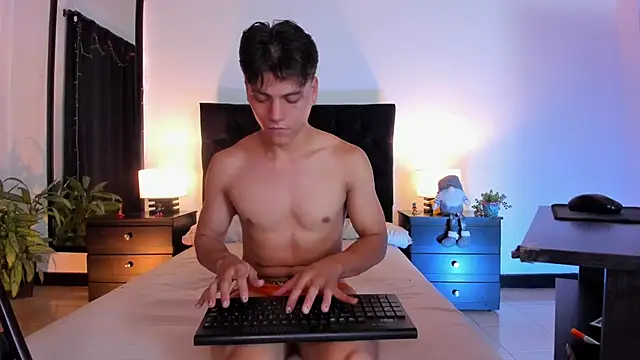 Valentino  X online show from January 2025 04:30:02 PM