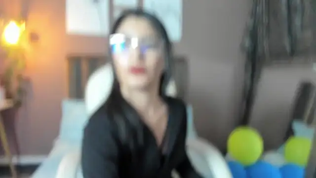 lunaalynch online show from December 2024 08:03:02 PM