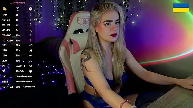 Snapshot of RedVelveten chatting on September 2025 08:08:01 PM RedVelveten online show from September 2025 08:08:01 PM