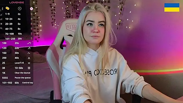 Snapshot of RedVelveten chatting on September 2025 07:40:02 PM RedVelveten online show from September 2025 07:40:02 PM