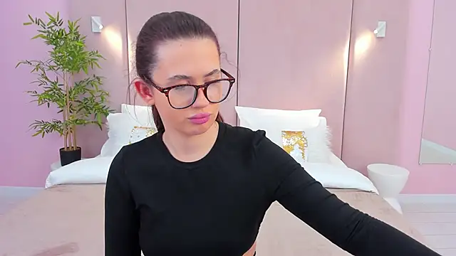 milaleoneli online show from February 2025 12:36:02 PM