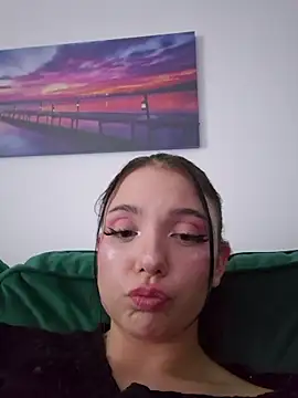 AveryWillow online show from September 2025 11:11:01 AM