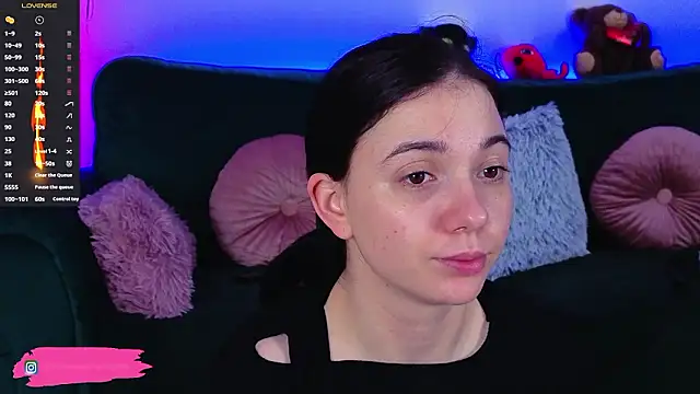 AveryWillow online show from March 2026 11:48:02 PM