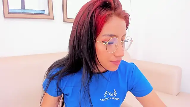 naomiii   online show from January 2025 07:07:02 PM