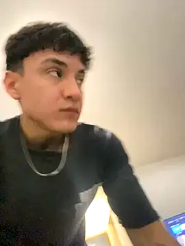 LCarreraa online show from November 2025 01:39:01 AM