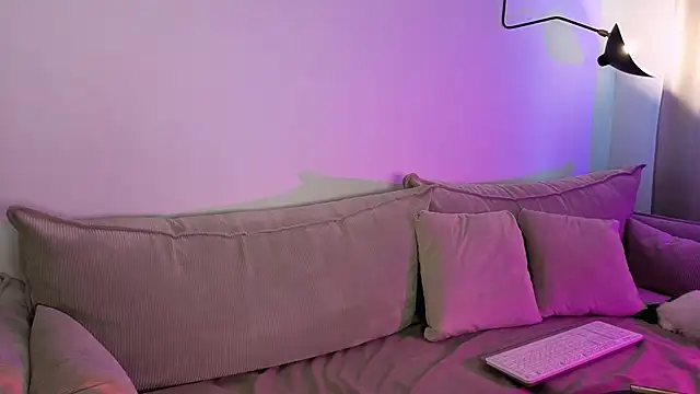 Snapshot of EmmaKeam chatting on February 2026 10:14:02 AM EmmaKeam online show from February 2026 10:14:02 AM