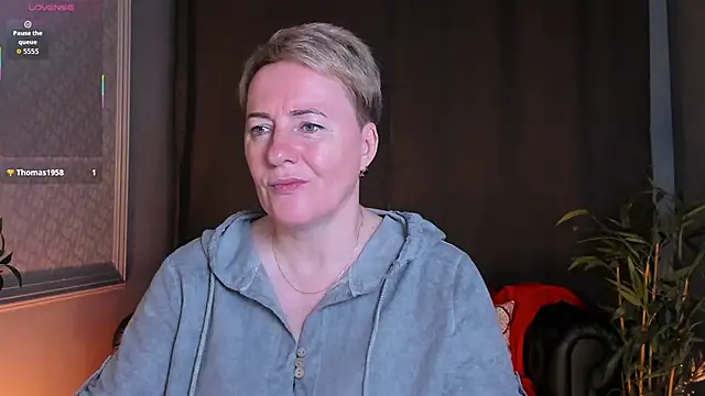 Nika Smit online show from June 2026 05:33:02 AM