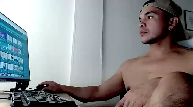 Snapshot of estebandelouis chatting on January 2025 10:30:02 PM estebandelouis online show from January 2025 10:30:02 PM