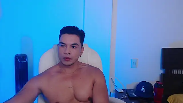 Snapshot of estebandelouis chatting on February 2025 12:05:02 PM estebandelouis online show from February 2025 12:05:02 PM