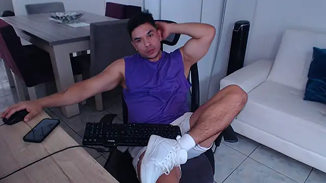 Snapshot of estebandelouis chatting on February 2025 08:10:01 PM estebandelouis online show from February 2025 08:10:01 PM