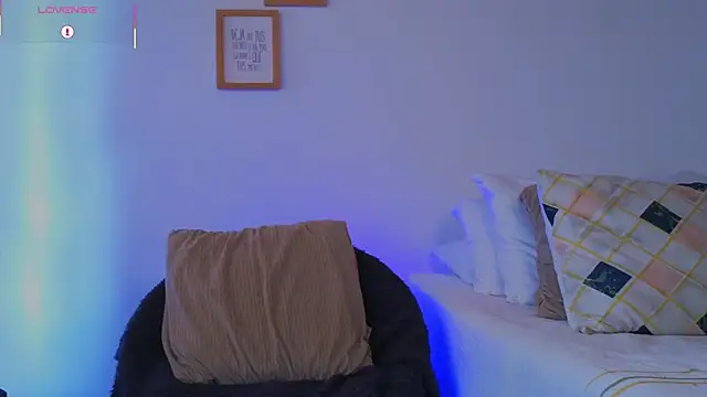 Snapshot of estebandelouis chatting on February 2026 01:40:01 PM estebandelouis online show from February 2026 01:40:01 PM