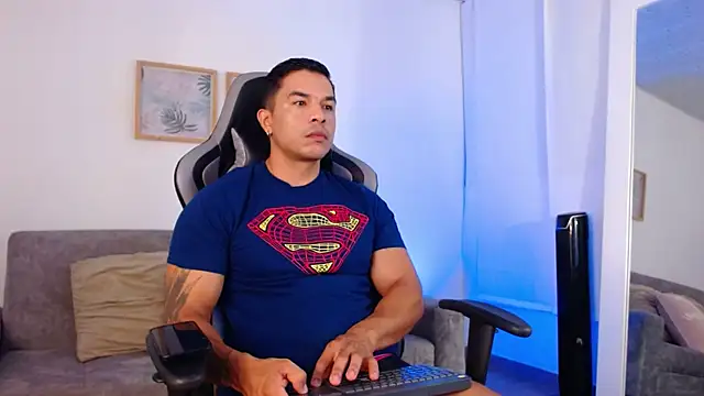 Snapshot of estebandelouis chatting on April 2026 11:06:01 AM estebandelouis online show from April 2026 11:06:01 AM