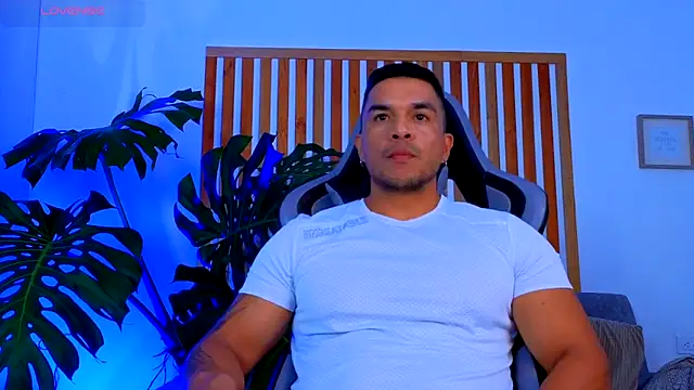Snapshot of estebandelouis chatting on May 2026 01:00:01 AM estebandelouis online show from May 2026 01:00:01 AM
