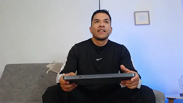 Snapshot of estebandelouis chatting on July 2026 11:51:02 AM estebandelouis online show from July 2026 11:51:02 AM