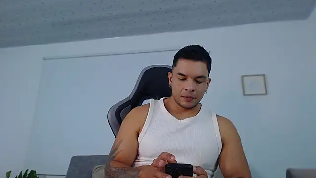 Snapshot of estebandelouis chatting on July 2026 11:57:02 AM estebandelouis online show from July 2026 11:57:02 AM