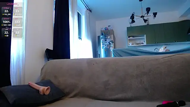 Blond Woman online show from February 2025 02:45:01 PM