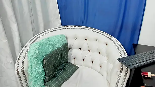 Snapshot of Analia18_ chatting on January 2025 02:53:02 PM Analia18 online show from January 2025 02:53:02 PM