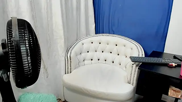 Snapshot of Analia18_ chatting on January 2025 05:56:01 PM Analia18 online show from January 2025 05:56:01 PM