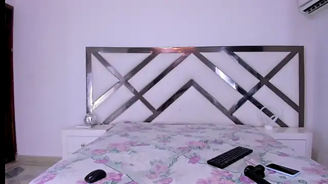 aishasounders online show from December 2024 11:04:01 PM