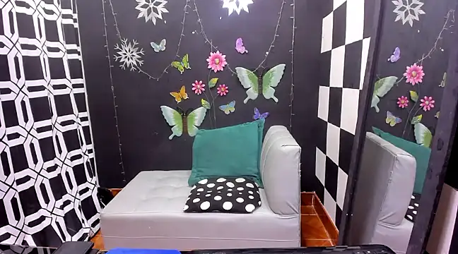 Snapshot of MikeRose94 chatting on February 2025 01:34:01 AM MikeRose94 online show from February 2025 01:34:01 AM