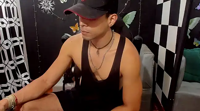 Snapshot of MikeRose94 chatting on February 2025 06:54:01 PM MikeRose94 online show from February 2025 06:54:01 PM