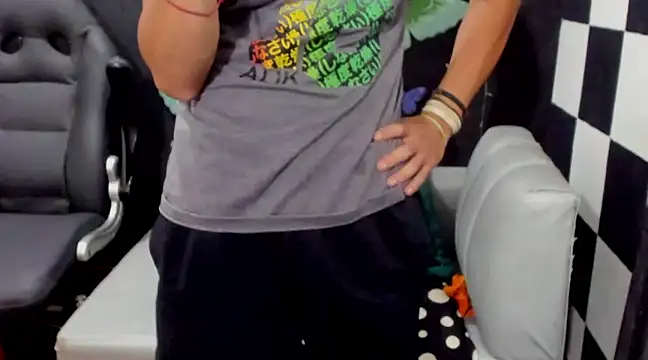 Snapshot of MikeRose94 chatting on February 2025 07:04:02 PM MikeRose94 online show from February 2025 07:04:02 PM