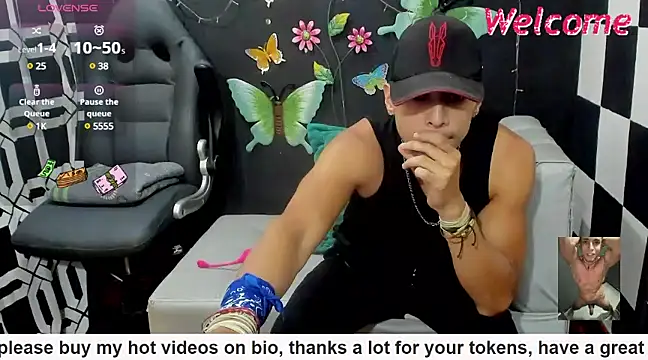 Snapshot of MikeRose94 chatting on March 2025 05:39:02 PM MikeRose94 online show from March 2025 05:39:02 PM