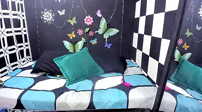 Snapshot of MikeRose94 chatting on March 2025 08:20:02 PM MikeRose94 online show from March 2025 08:20:02 PM