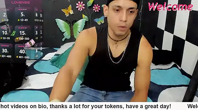 Snapshot of MikeRose94 chatting on March 2025 04:32:01 PM MikeRose94 online show from March 2025 04:32:01 PM