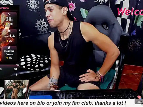 Snapshot of MikeRose94 chatting on October 2025 06:27:01 PM MikeRose94 online show from October 2025 06:27:01 PM