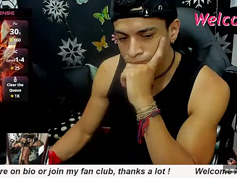 Snapshot of MikeRose94 chatting on October 2025 07:03:02 PM MikeRose94 online show from October 2025 07:03:02 PM