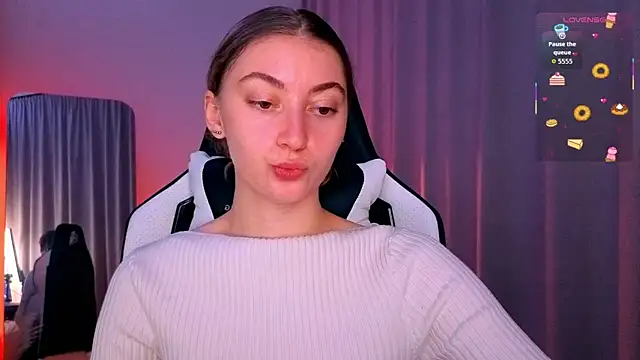 lady curls online show from October 2025 09:47:01 PM