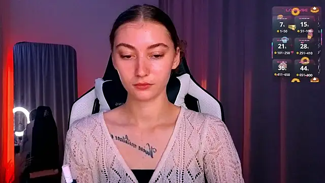 lady curls online show from October 2025 10:10:01 PM