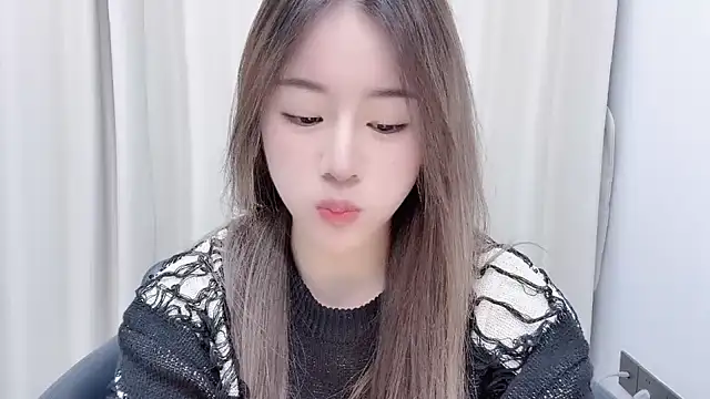 chloe-01 online show from December 2024 12:24:01 PM