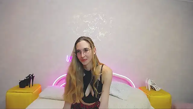 KlaryBrait online show from February 2025 03:43:02 PM