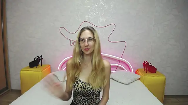 KlaryBrait online show from September 2025 04:03:01 AM