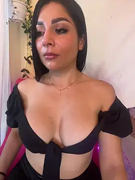 Snapshot of MOMALANA chatting on February 2025 07:25:02 PM MOMALANA online show from February 2025 07:25:02 PM