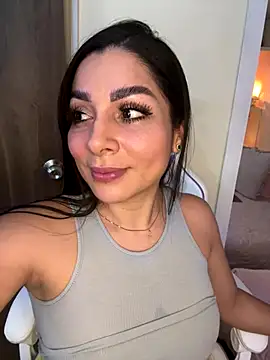 Snapshot of MOMALANA chatting on October 2025 03:00:01 PM MOMALANA online show from October 2025 03:00:01 PM