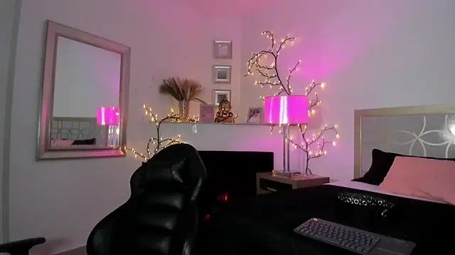 Snapshot of NattashaHotson chatting on February 2025 08:38:01 AM NattashaHotson online show from February 2025 08:38:01 AM