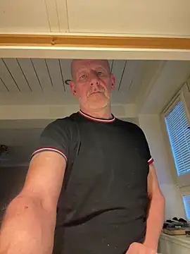 Snapshot of malematureisbest chatting on December 2025 03:39:01 PM malematureisbest online show from December 2025 03:39:01 PM