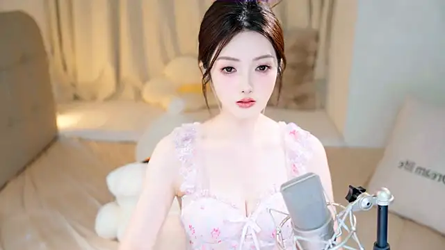 Eimile online show from September 2025 03:04:01 PM